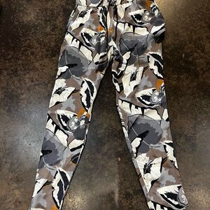Fabiana Filippe silk Gray and Black Camouflage Ankle Pants 38 2